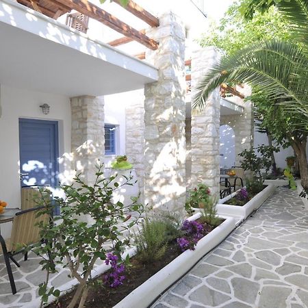Alexandros Apartments Nausa Pokoj fotografie