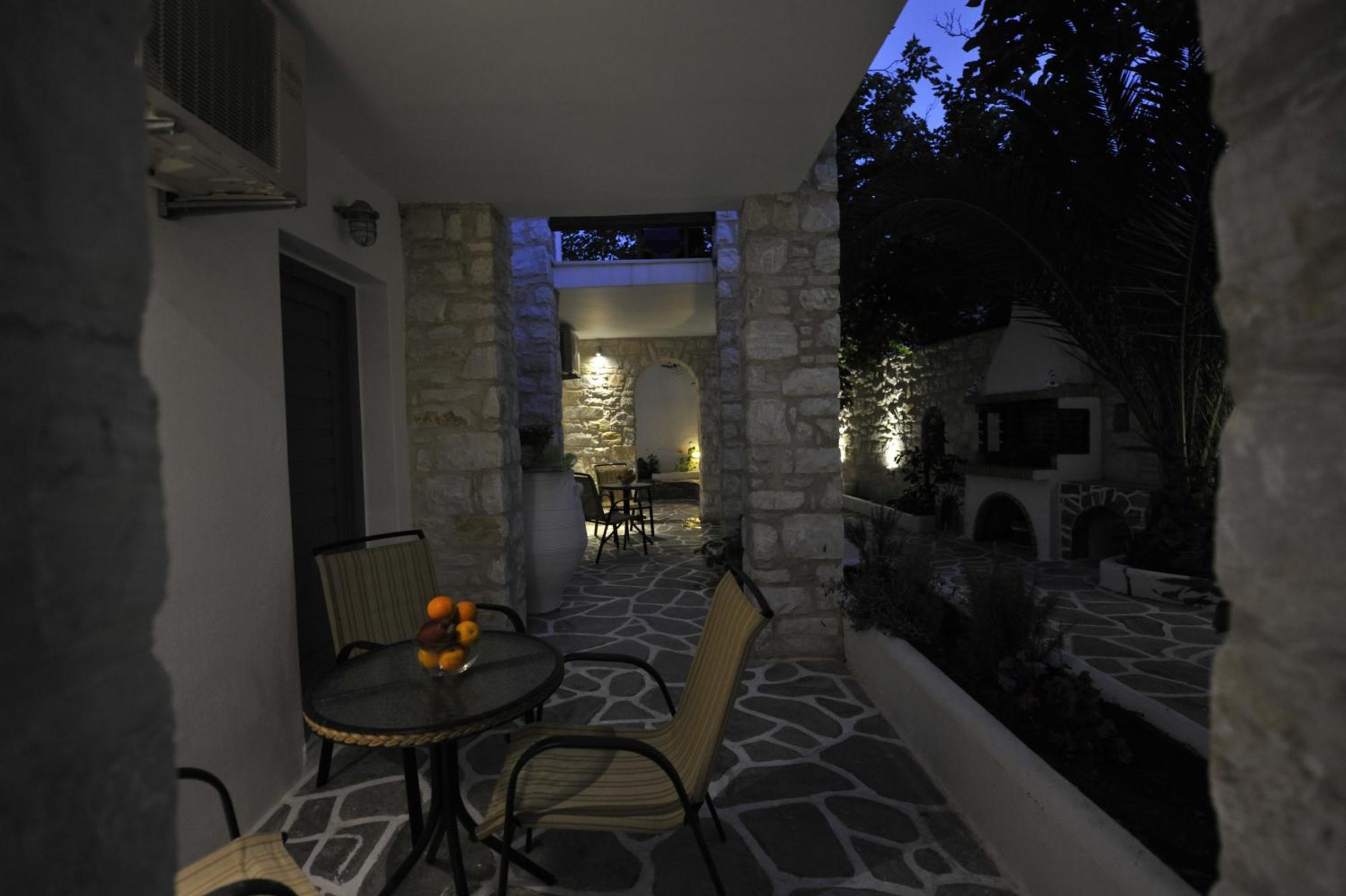Alexandros Apartments Nausa Exteriér fotografie