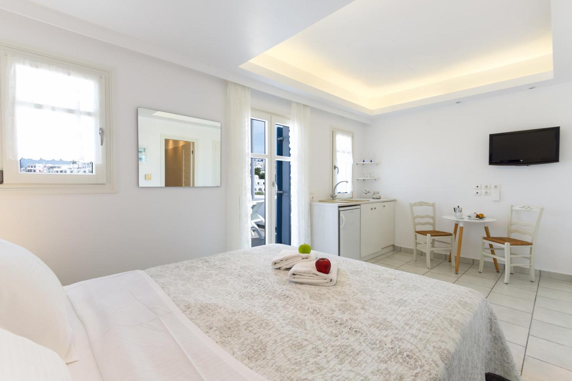 Alexandros Apartments Nausa Exteriér fotografie