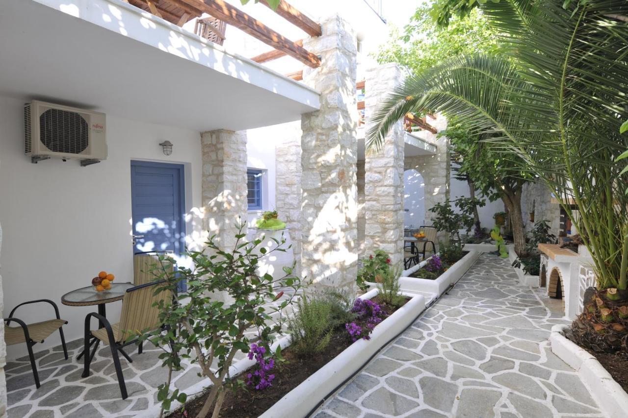 Alexandros Apartments Nausa Pokoj fotografie